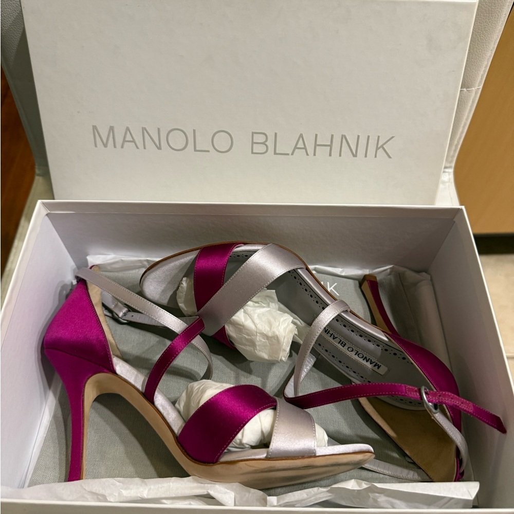 Manolo Blahnik Anna 105 Satin Sandal
Size: 37 - Picture 2 of 6